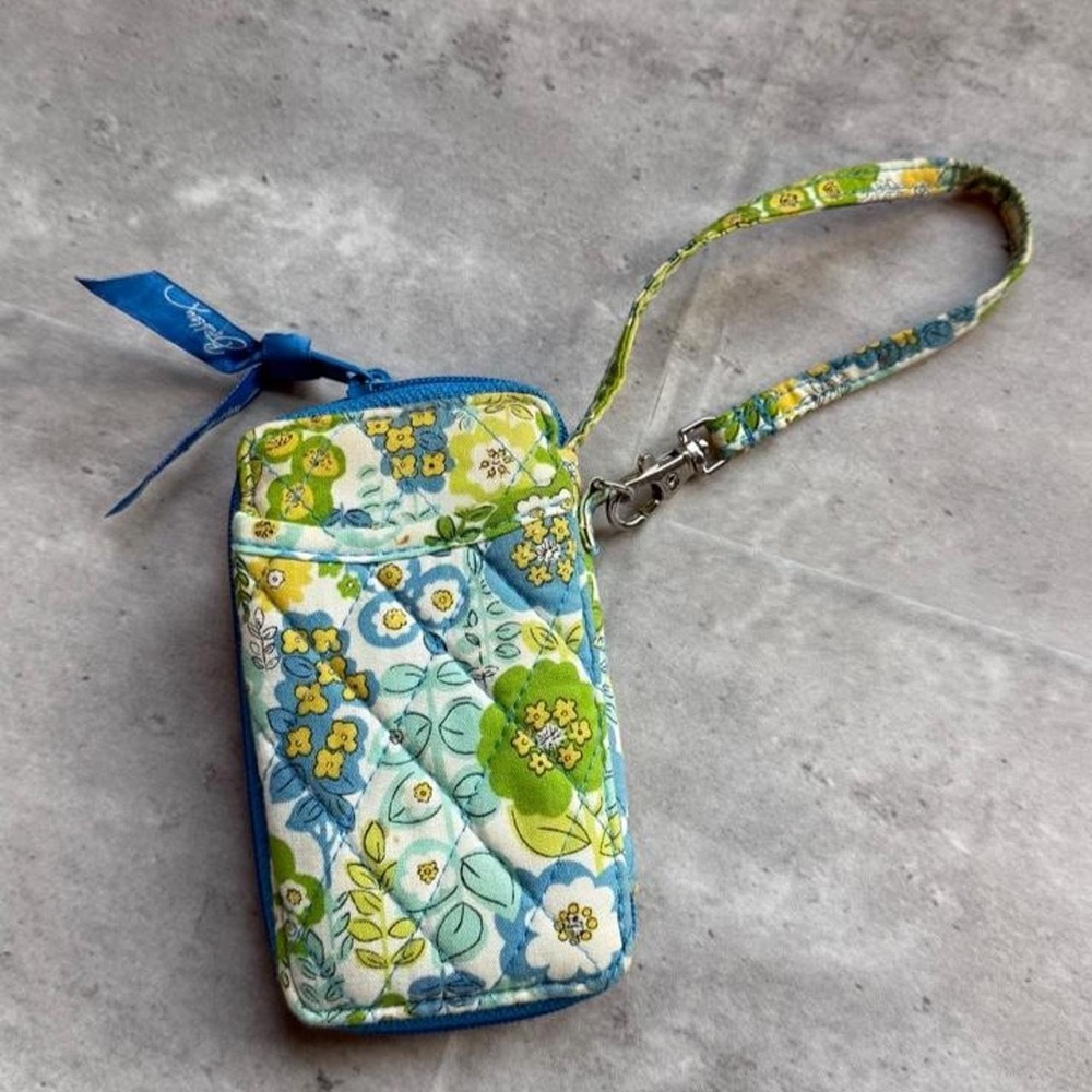 Vera Bradley Floral Quilted Wristlet Wallet Green Blue White ID Window
